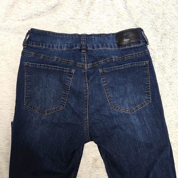 !IT. Jeans - Picture 2 of 6